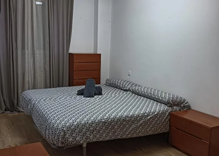 En El Centro Encima De Piscina Palafox *